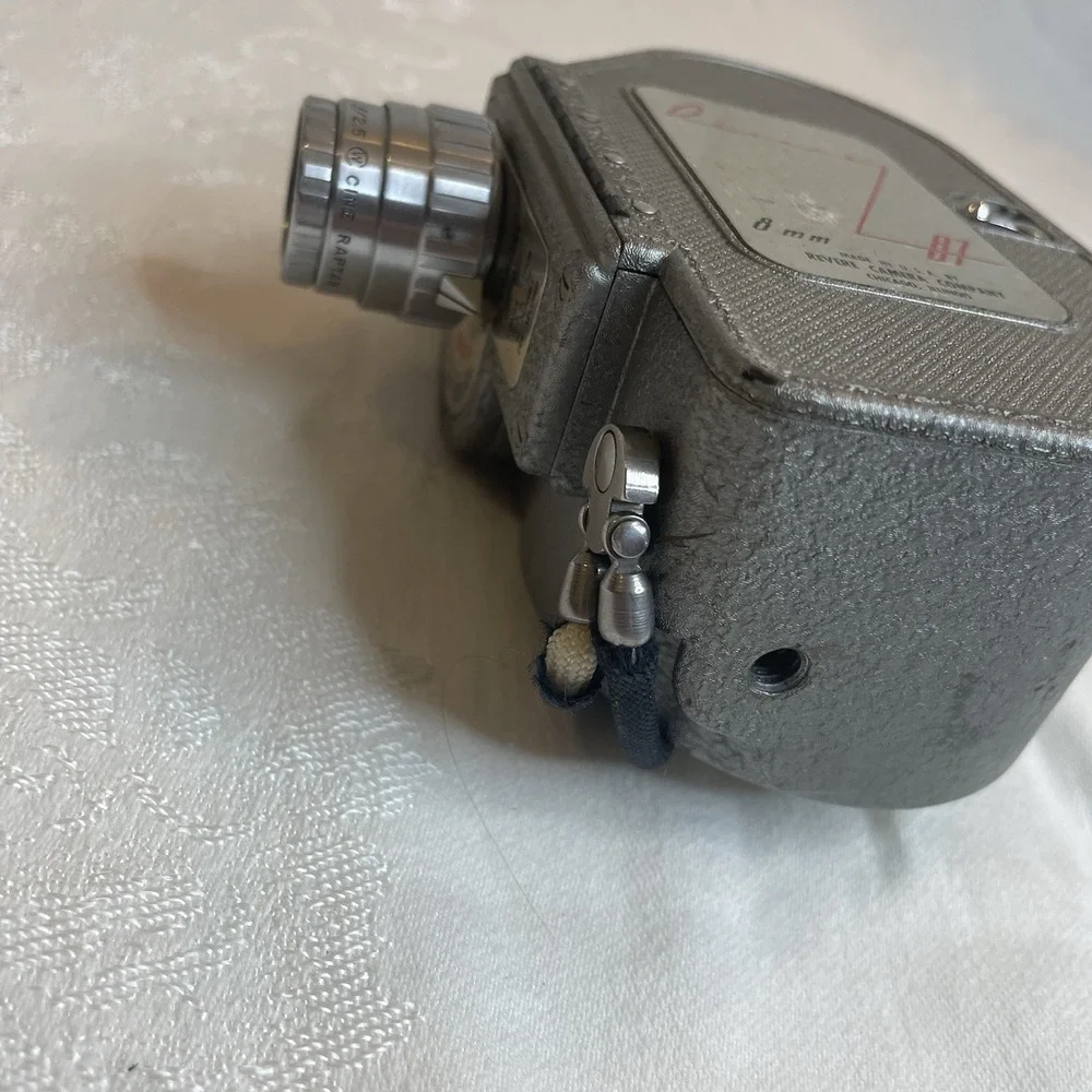 Vintage Revere Model 87 8mm Movie Camera UNTESTED‎